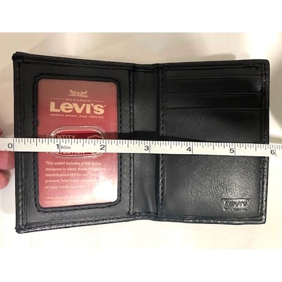 NWT Levi's Black Leather Wallet Credit Card Magnetic Clip ID Sleeve - Picture 5 of 11